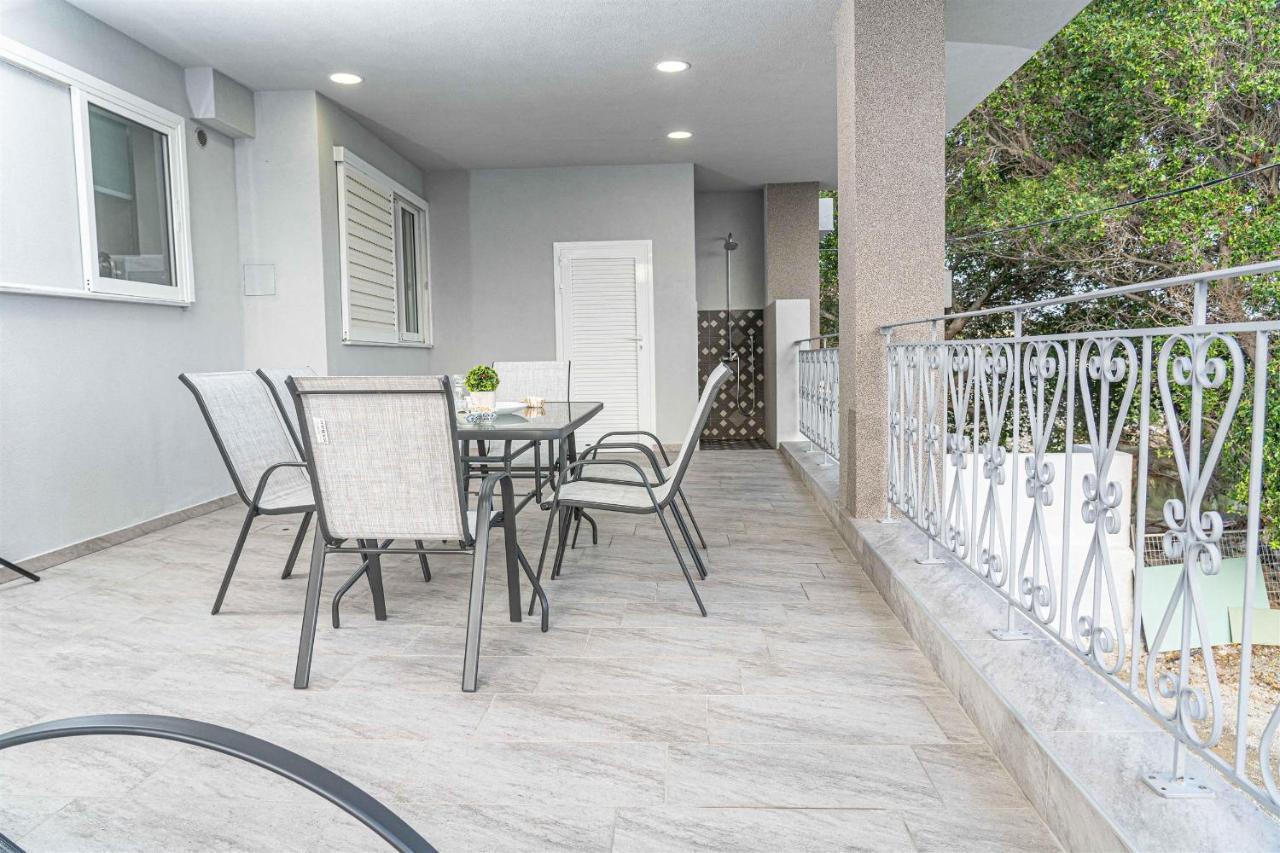 Tzortzi'S Family Apartments Kaloi Limenes Exterior photo